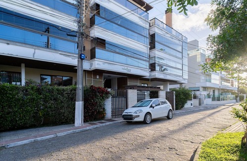 Ponta das Canas Apartment | Apt w/Gourmet Balcony 300m From Beach Cms0202
