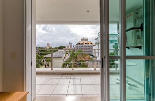 Jurere Apartment | Apt with pool 250m from Jurerê Beach AYA201
