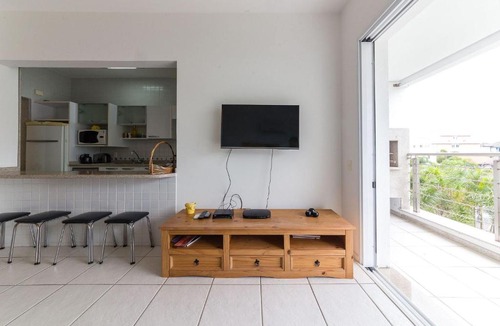 Jurere Apartment | Apt with pool 250m from Jurerê Beach AYA201