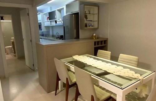 Barra Sul Apartment | Apto 2 Quartos, Ar, garagem e Praia Central a Pé