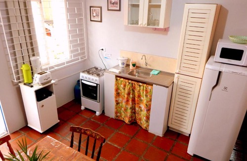 Ingleses Centro Apartment | Apto 8 - cozinha - garagem - ar - 250 m do mar