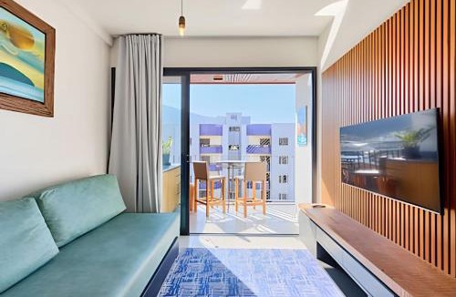 Umuarama Apartment | Apto central. Roupas de cama, Wi-Fi, A/C e piscina