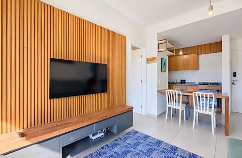 Umuarama Apartment | Apto central. Roupas de cama, Wi-Fi, A/C e piscina