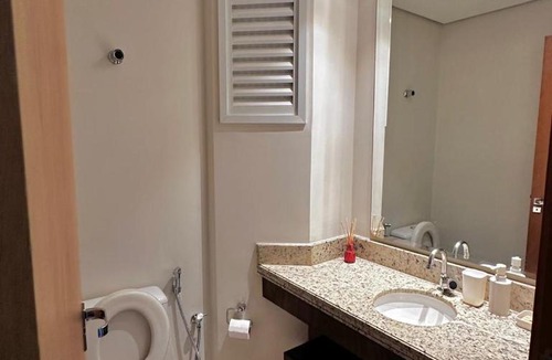 Fundinho Apartment | Apto Centro, 2Q, Ar, Wi-Fi, 2 Vagas de Garagem