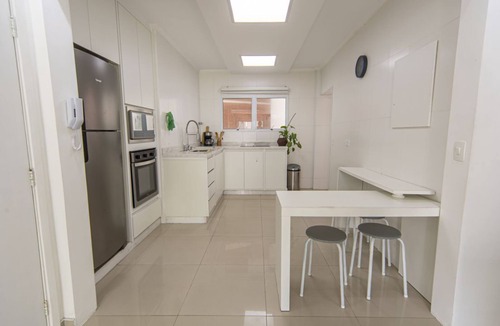 Pitangueiras Apartment | Apto com 2 vagas e Churrasqueira a 200m da Praia
