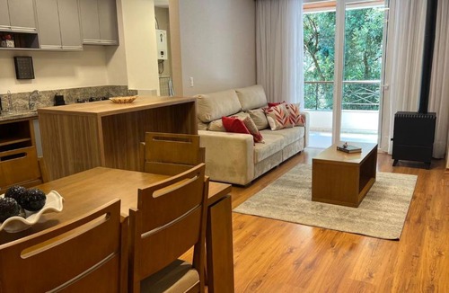 Vila Suica Apartment | Apto com Lareira, Churrasqueira e Sacada no centro de Gramado - a 5 min da Rua Coberta