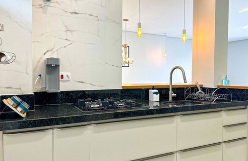 Boqueirao Apartment | Apto estiloso e climatizado com wi-fi a beira mar
