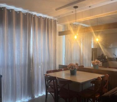 Governador Celso Ramos Apartment | Apto familiar, 150mts do mar, completo e aconchegante em Palmas