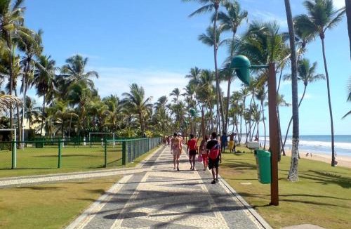 Pouso Alegre Buraquinho Bed & Breakfast | Apto INTEIRO em Vilas do Atlântico, a 50m da praia