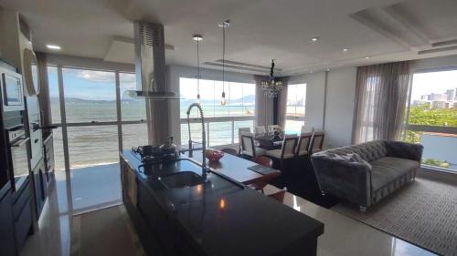 Centro Apartment | Apto Panorâmico Vista Mar em Itapema - SC