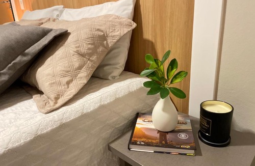 Velha Apartment | Apto térreo, 2 quartos a 5min da Vila Germânica, com ar e garagem