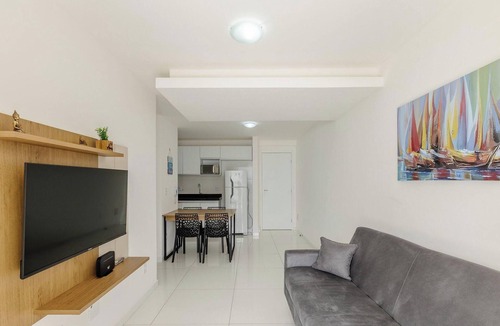 Ilheus Apartment | Aptos completos em em prédio a 400m da praia - PZO