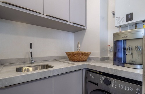 Itacolomi Apartment | Apts in Building w/Pool 120 m From the Beach - LTT