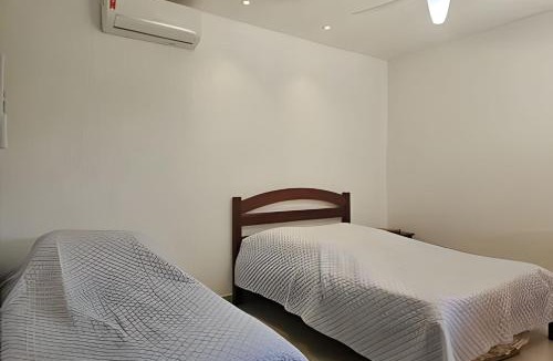 Itauna House | Ar-condicionado Área gourmet Próximo ao Surf Point