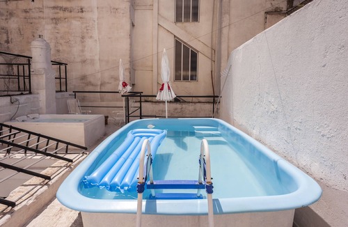 Caballito Villa | Art and relaxation. Maison Depla. Terraces with barbecue, swimming pool, Jacuzzi and solarium.