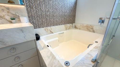 Itapema Apartment | ASA | Cobertura Luxo | 2QT | Meia Praia | Hidro