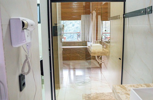 Baturite Hotel | Azzuro Hotel