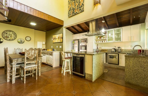 Vila do Abraao House | Beach front with comfort on Ilha Grande for up to 10 persons.
