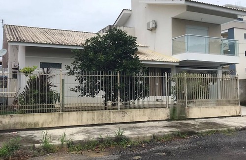 Governador Celso Ramos House | Beach house with gov pool. celso Ramos