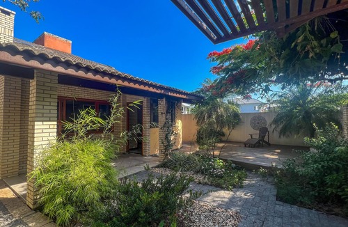 Campeche Leste House | Beach Mansion in Florianópolis