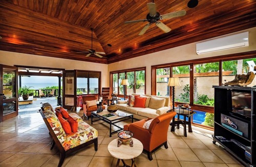 Playa Langosta House | Beachfront 4bd Villa Private Pool, Koi pond and BBQ-Casa Sirena