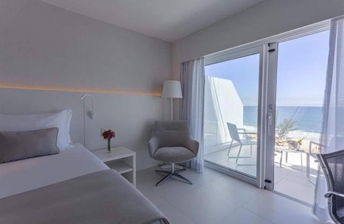 Recreio dos Bandeirantes Hotel | Beachfront Accommodations for Couple or Friends | Perfect for Relaxing