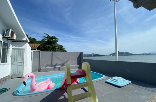 Florianopolis House | Beachfront house with pool next to the Sesc Cacupe hotel.