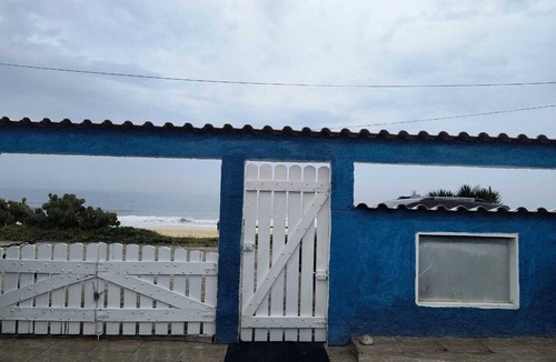 Marica House | Beachfront house in Barra de Maricá – 2 suites + bedroom