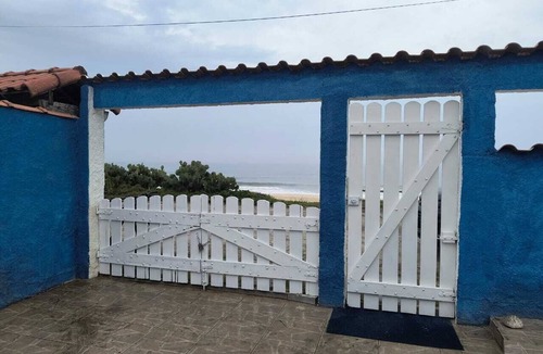 Marica House | Beachfront house in Barra de Maricá – 2 suites + bedroom