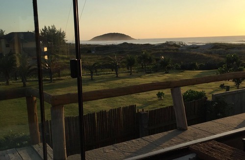Barra de Ibiraquera House | Beachfront House with Jacuzzi and Large Patio