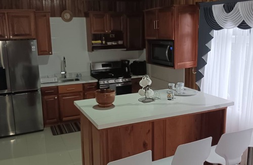 Buenos Aires House | Beautiful house! family sized, 5 minutes from downtown Santa Elena