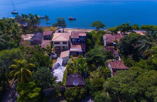 Santo Andre House | Beautiful 3 bedroom house by the river and sea
