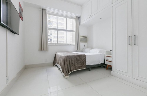 Ipanema Villa | Beautiful Apartment in Ipanema's Posto 9 - Ipa017