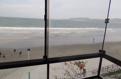 Itapema Apartment | Beautiful apartment facing the sea in Meia Praia, Itapema.