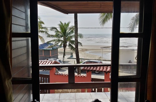 Mongagua House | Beautiful beachfront house for rent in Mongaguá - Facing the beach.