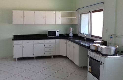 Praia do Morro House | Beautiful DUPLEX - SUPER SPACIOUS. The ONLY 800 METERS FROM THE BEACH, 4 ROOMS