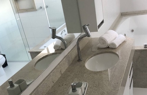 Barra da Lagoa House | Beautiful house with pool and 4 suites in a condominium