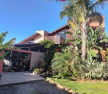 Vila Alvorada House | Belíssima casa de praia com piscina disponível para o feriado
