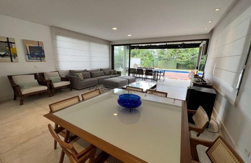 Maresias House | Bela casa em Maresias em condomínio pé na areia