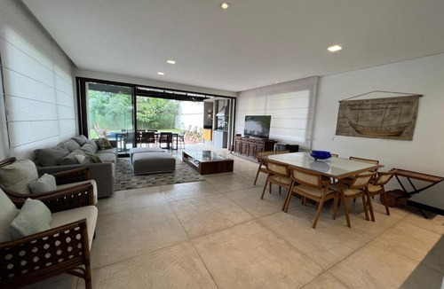 Maresias House | Bela casa em Maresias em condomínio pé na areia