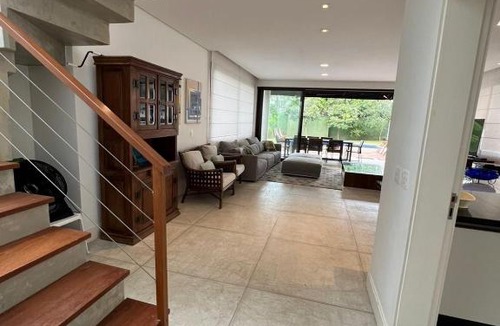 Maresias House | Bela casa em Maresias em condomínio pé na areia