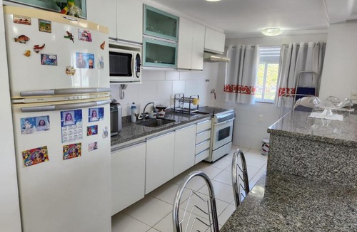 Prainha Apartment | Belo apê de 2 quartos com ar-condicionado na quadra da praia!