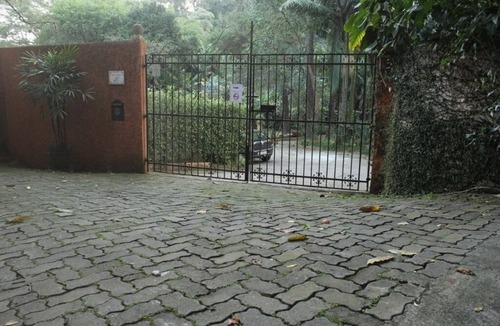 Cotia House | Belo Sítio com piscina, & 6.000 mt2 de área verde - 15 minutos de Pinheiros.