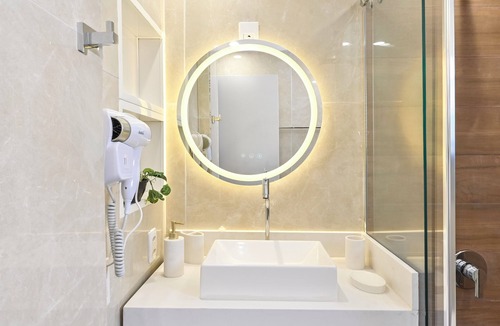 Santa Teresa Apartment | Between Lapa and Santa Teresa: 3 split AC units, 2 bathrooms, quiet and luxurious for groups.