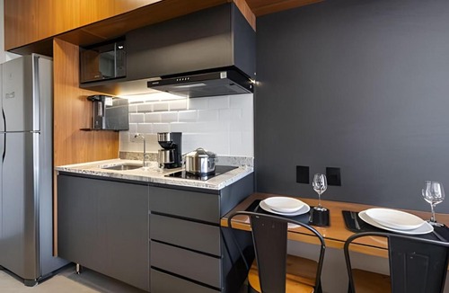 Republica Apartment | BHaus Setin Nova Republica - Studio 30m2 com Varanda - Cama Queen - Vista Incrível da Praça e Skyline 16o andar - Academia - Piscina - Lavanderia - Coworking - Portaria 24h - Em frente ao metrô - SR8