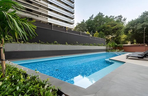 Republica Apartment | BHaus Setin Nova Republica - Studio 30m2 com Varanda - Cama Queen - Vista Incrível da Praça e Skyline 16o andar - Academia - Piscina - Lavanderia - Coworking - Portaria 24h - Em frente ao metrô - SR8