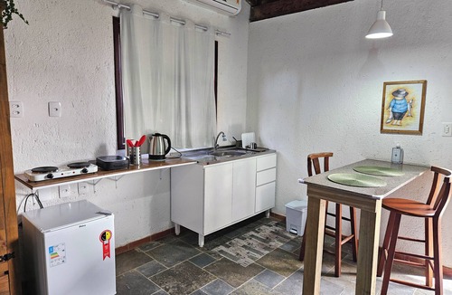 Barra da Lagoa Apartment | Floripa - Studio in Barra 5 minutes from the canal! Close to Praia Mole and Galheta.