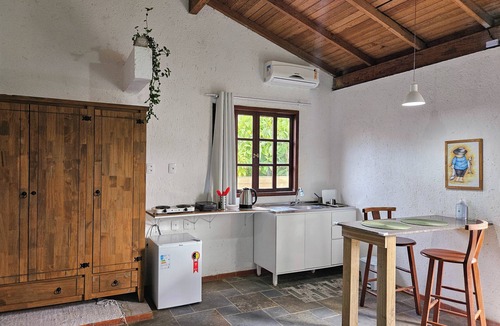 Barra da Lagoa Apartment | Floripa - Studio in Barra 5 minutes from the canal! Close to Praia Mole and Galheta.