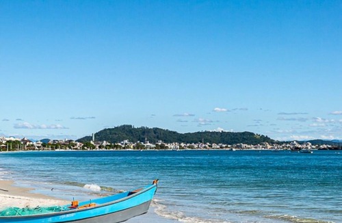 Ponta das Canas Villa | Delightful Large and Comfortable Home with Pool in Florianopólis- Brazil
