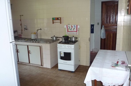 Mendes House | 8 bedrooms, main house and guest house, 5 bathrooms, swimming pool, games room, barbecue area.